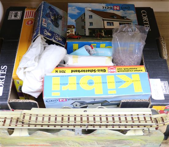 A 1950s German tinplate model train set and various boxed kits